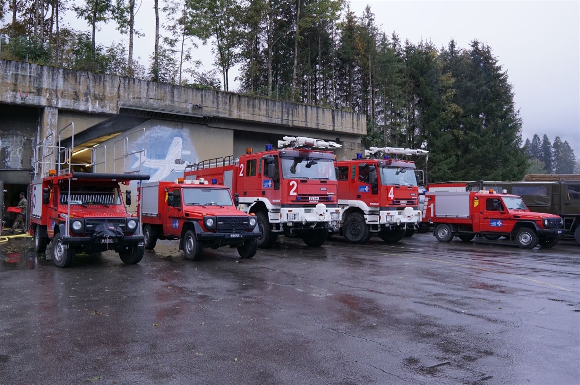 Der mitgebrachte Fuhrpark der Feuerwehr – in drei Minuten am Einsatzort ist die ...