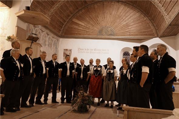 Der mitorganisierende Jodlerklub Rinderberg-Oeschseite aus Zweisimmen erfreute das Publikum.