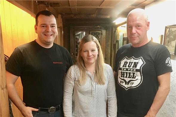 Der neu gewählte Präsident Michael Dänzer mit der neuen Sekretärin Corinne Thierstein und dem abgetretenen, langjährigen Vereinspräsidenten Hans Dänzer.