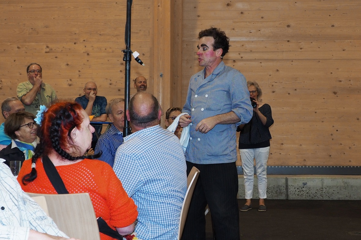 Der neue Küchengehilfe Oleg (Dominik Rentsch) sorgte immer wieder für unvorherge...