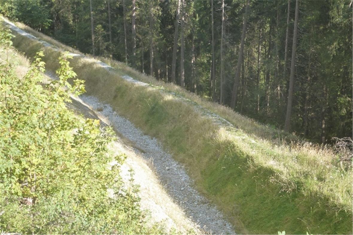 Der neue Schutzdamm bei Oeyen, Zwischenflüh.