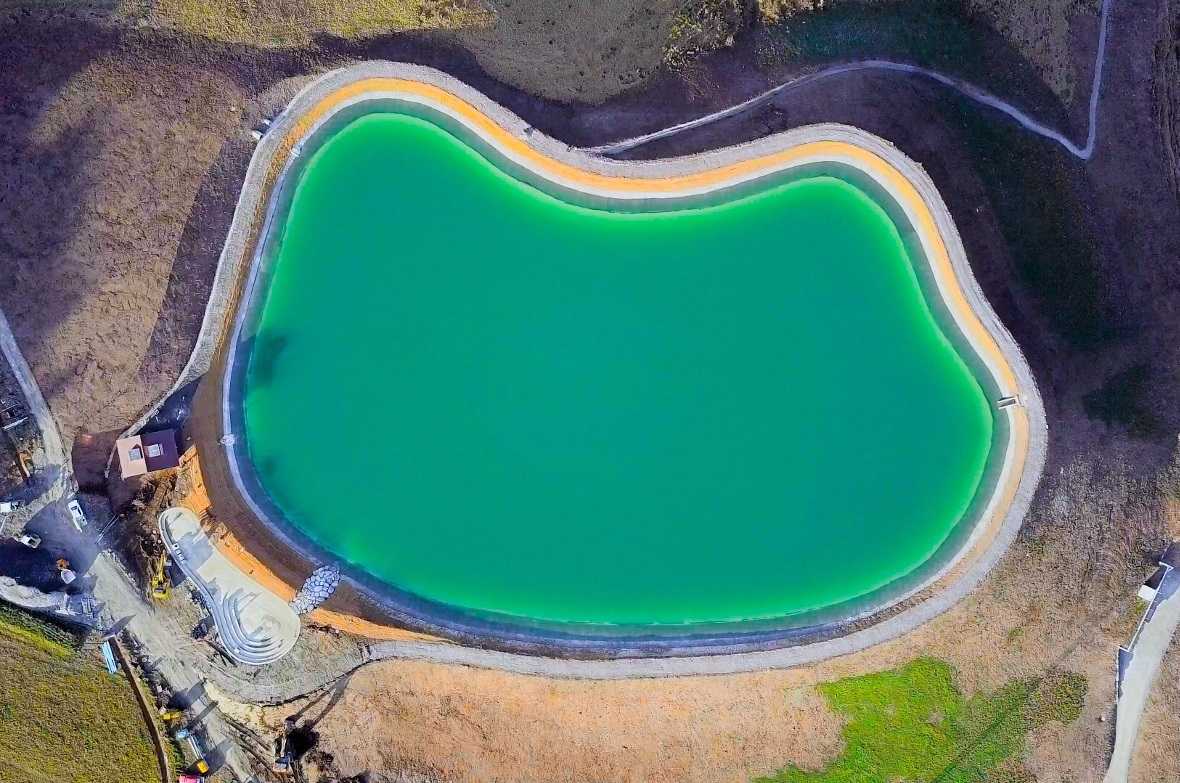 Der neue Speichersee Leiterli aus der Vogelperspektive.