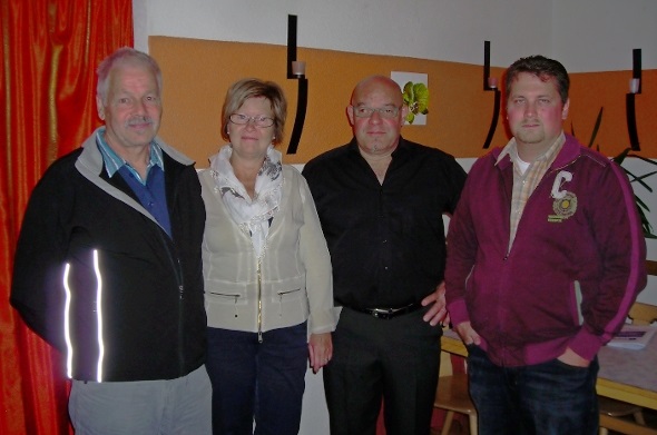 Der neue VR Klaus Meinen, die abtretende VR Patricia Krebser, der abtretende VR Peter Thöni und der neugewählte VR Adrian Dänzer.