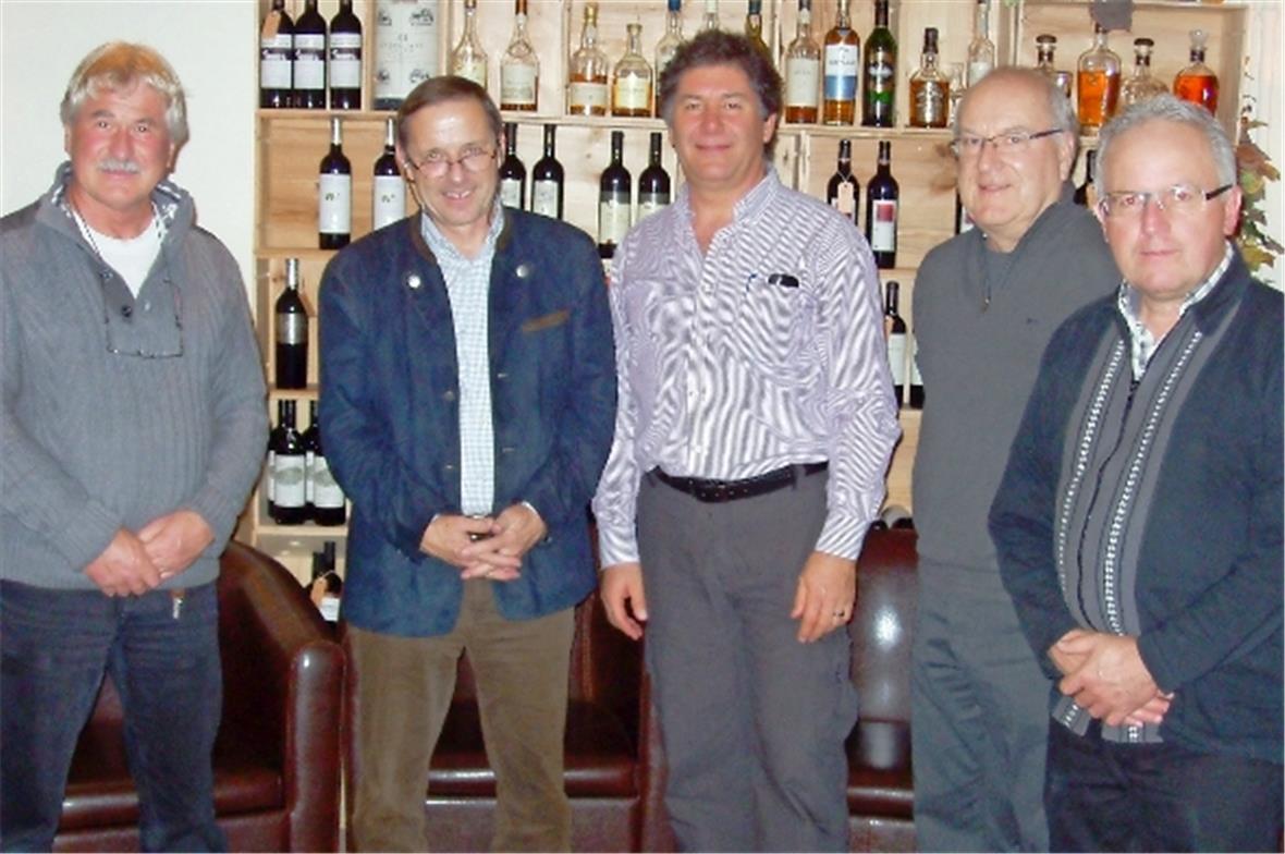 Der neue Vorstand der MFGO/AeCS: Heinz Goepfert, Flugplatzchef; Daniel Loertscher, Sekretär; Hansjürg Freidig, Präsident; Bruno Bucher, Kassier und Urban Uebelhart, Vize-Präsident.