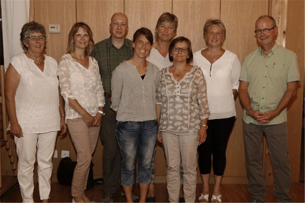 Der neue Vorstand vom Heimatwerk Zweisimmen: Marianne Läng, Boltigen, Sonja Zeller, Lenk, Holger Ludwig;, Zweisimmen, Franziska Schletti (Vizepräsidentin), Zweisimmen, Wendy Perren (Kassierin), St. Stephan, Silvia Trachsel (Sekretärin), Mannried, Elisabeth Grünenwald (Präsidentin), Mannried, Lorenz Kestenholz (Berater), Boltigen.