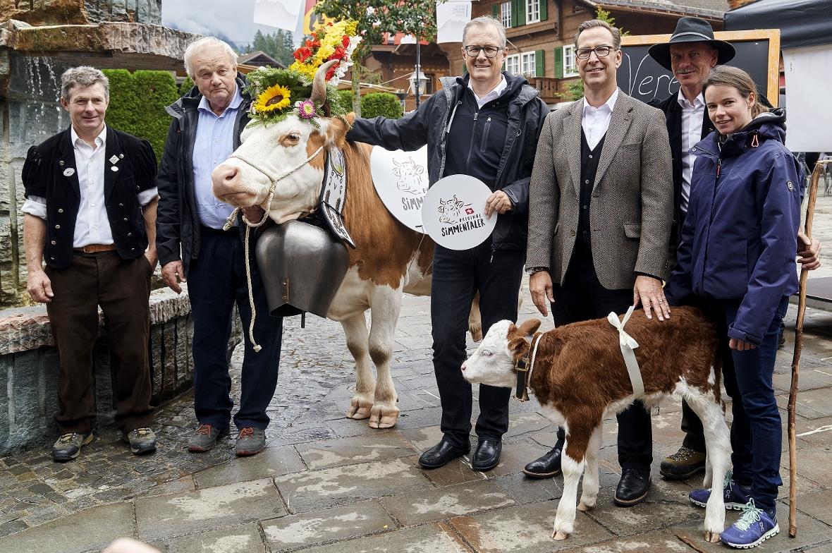 Der offizielle Gründungsakt ist vollzogen:  Johann von Grünigen, Landwirt und Mi...