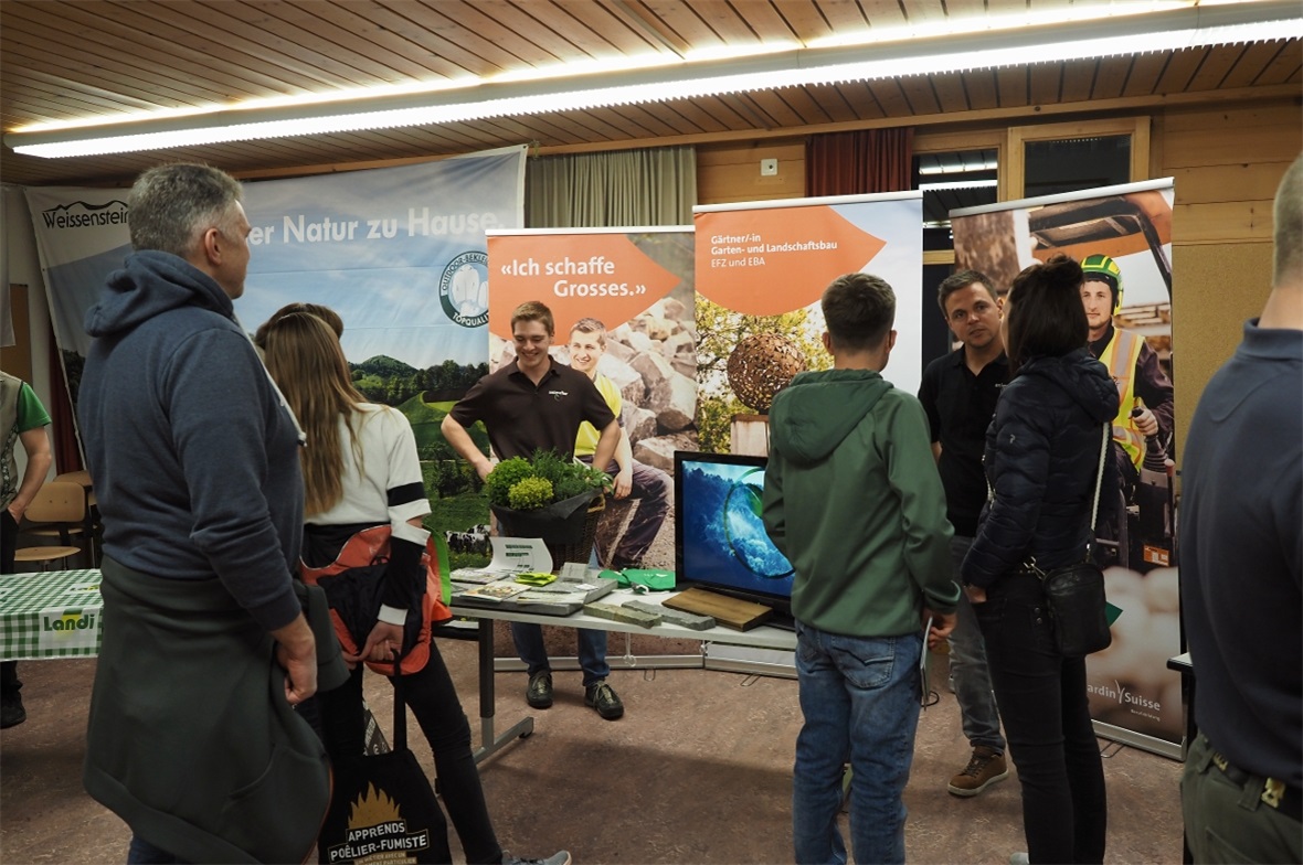 Der regionale Lehrstellenabend des Niedersimmentals bot interessante Gespräche und viele Fragen wurden beantwortet.