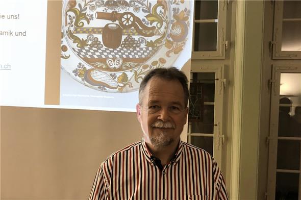 Der renommierte Keramikexperte Dr. Andreas Heege berichtete auf Schloss Blankenburg in einem «Feuerwerk» über die Keramiken von Abraham Marti und über sein Buchprojekt.