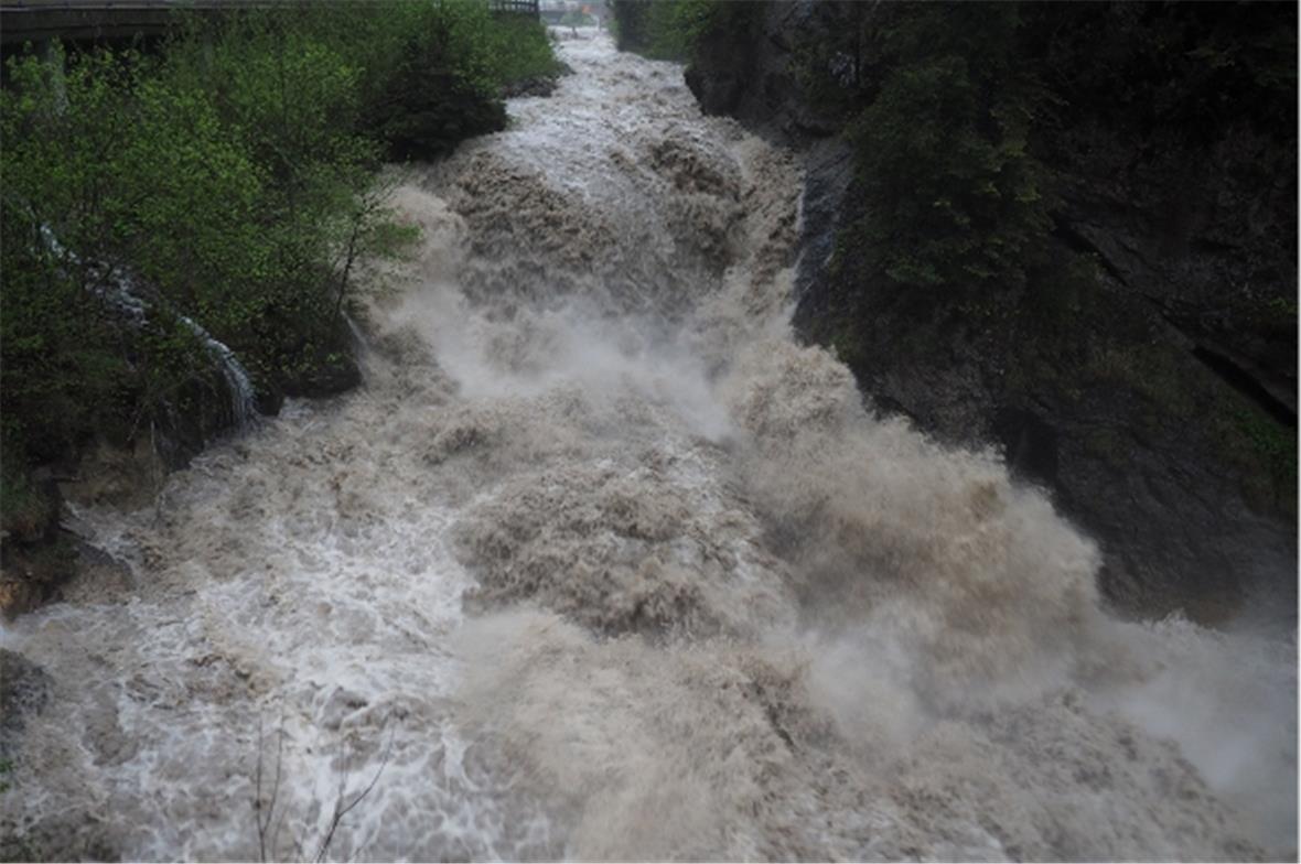 Der tosende Laubeggfall.