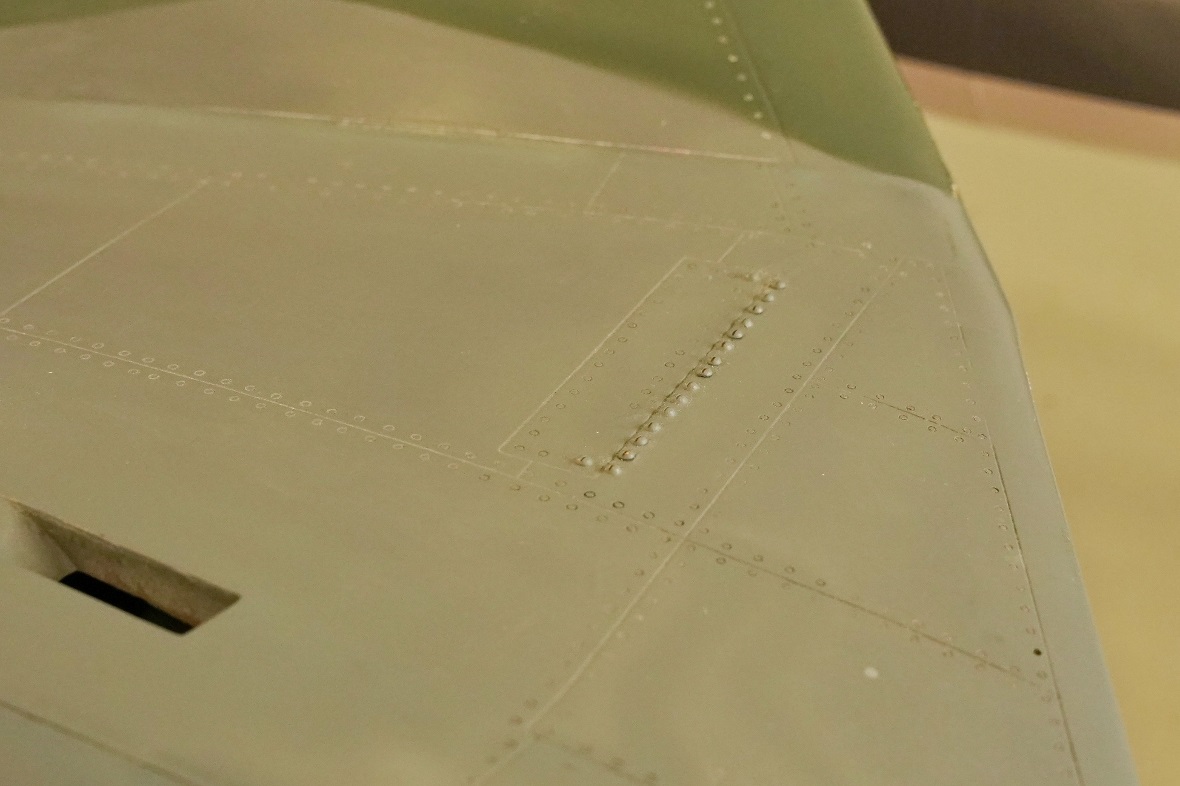 Detailarbeit: Auch die Nieten müssen masstabgetreu und in korrekter Anzahl und P...