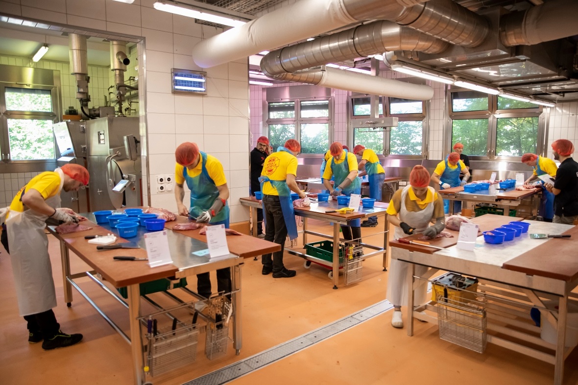 Die 2. Grupper der Fleischfachleute am ersten Prüfungstag.