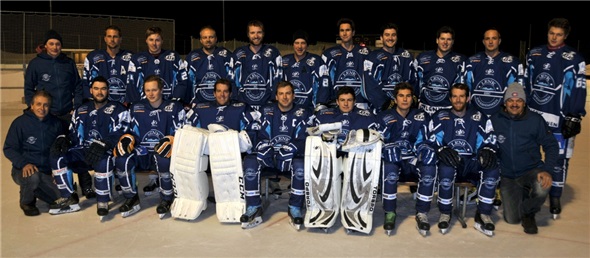 Die 3. Liga des EHC Lenk-Zweisimmen Saison 2016/17: (Hinten v.l.n.r.) Eric Wälti, Daniel Ziörjen, Michael von Känel, Lorenz Thüring, Remo Schletti, Sandro Walker, Nils Rindlisbacher, Christoph Perren, Silvio Zeller, Martin Rufener, Noah Wälti. (Vorne v.l.n.r.) Paul Wälti (Assistents-Coach), Kevin Perren, Joël Wälti, Dominic Salzmann, Mathias Boschung, Rafael de Moura Cunha, Björn Rindlisbacher, Patric Salzmann, Hansjörg Zeller (Coach).