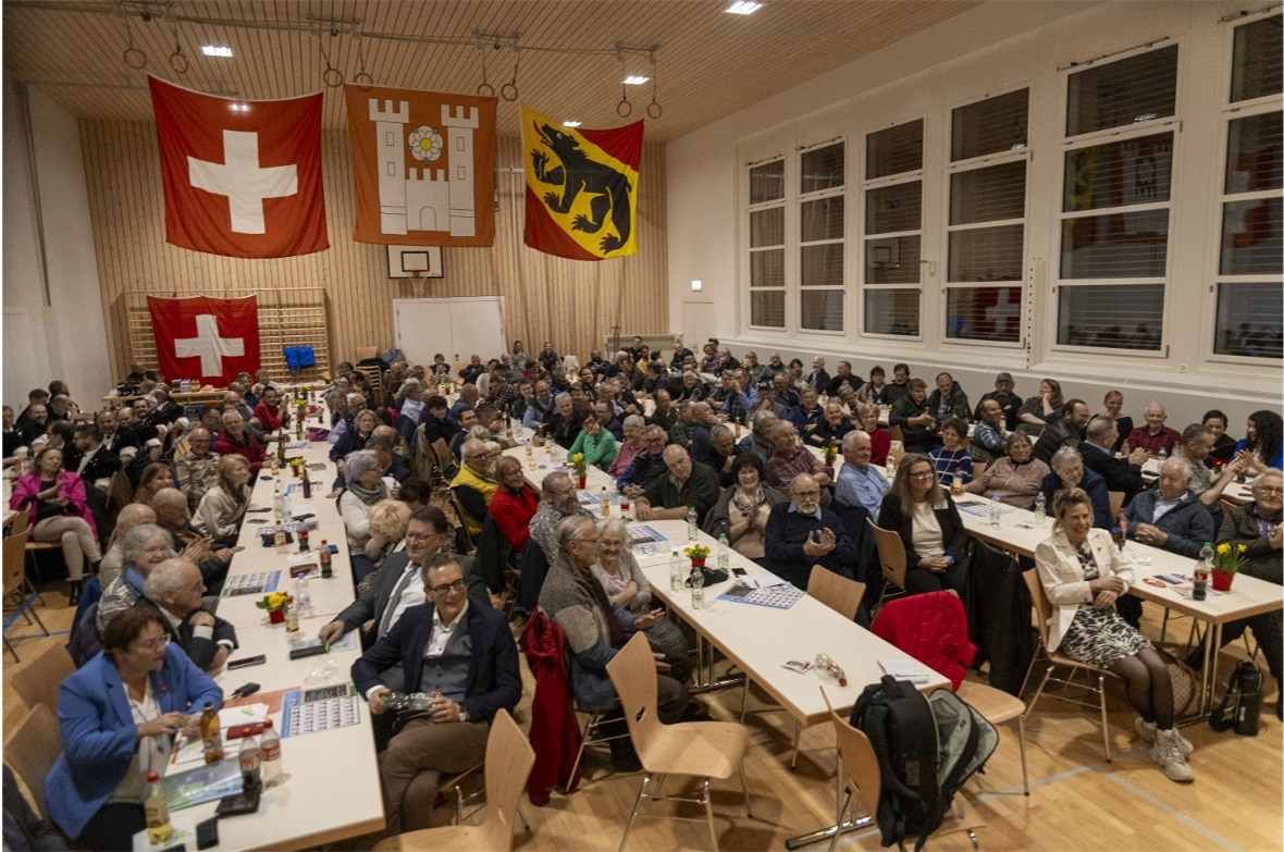 Die 300 Besucher gingen sichtbar zufrieden nach Hause – bestens unterhalten und ...