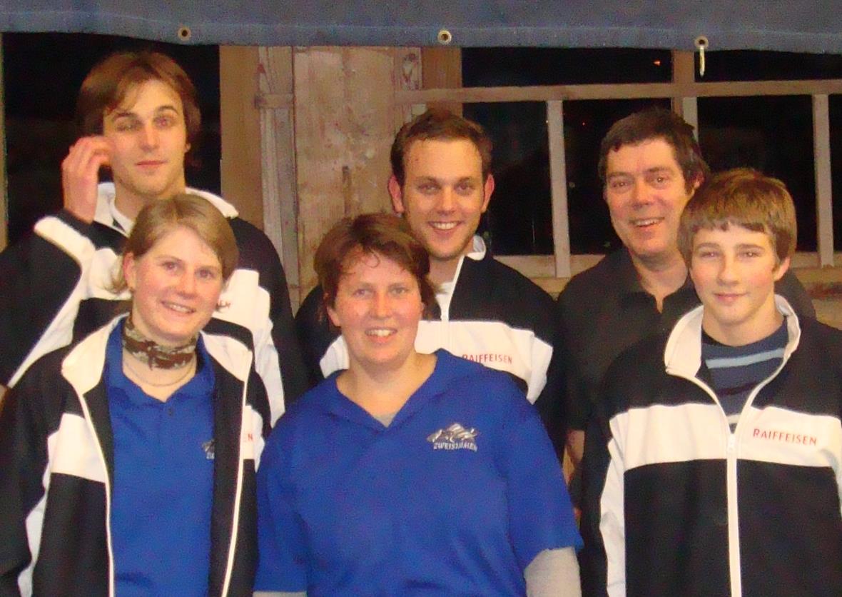 Die 3.Ligamannschaft: Vorne: Sibylle Hofmann, Tatjana Röthlin, Matthias Balmer. Hinten: Sandro und Sven Karlen, Jules van Enckevort. Es fehlen: Andi Gerber, Damaris Rösti und Rupert Lebmeier.