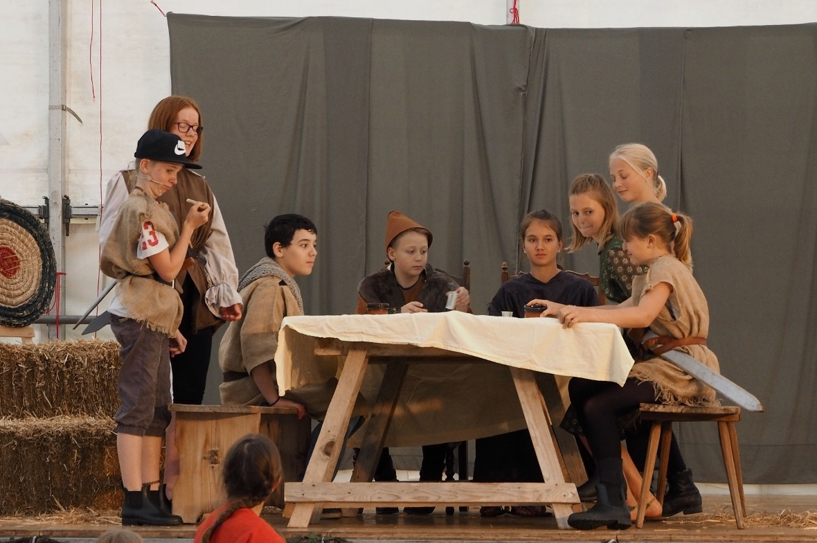 Die 5./6. Klasse B der Schule Lenk führte ihr Theaterstück «Jaromir bei den Ritt...