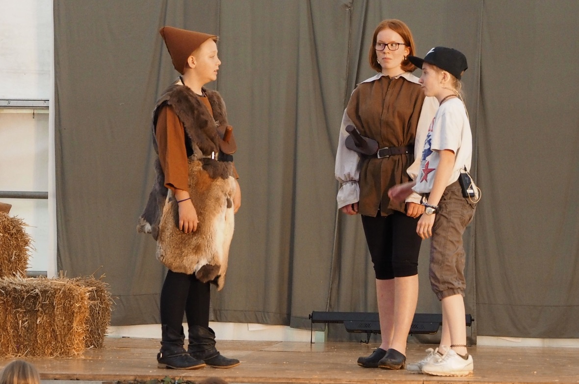 Die 5./6. Klasse B der Schule Lenk führte ihr Theaterstück «Jaromir bei den Ritt...