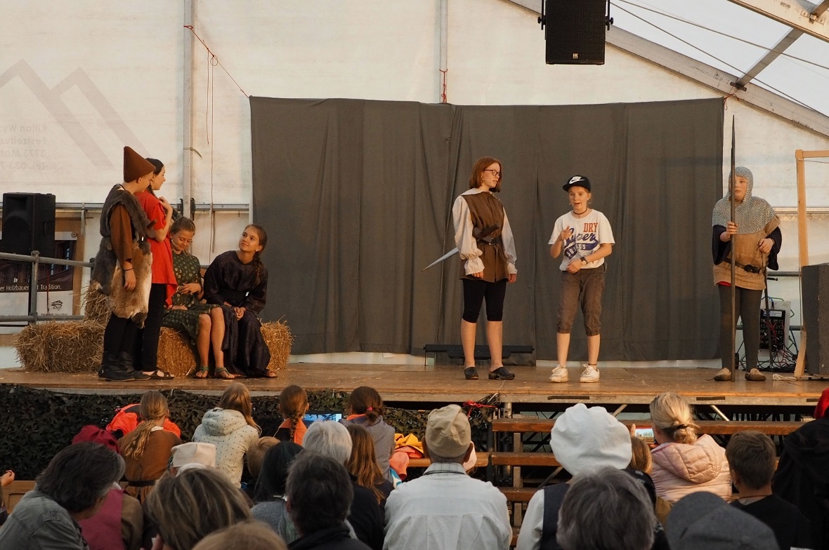 Die 5./6. Klasse B der Schule Lenk führte ihr Theaterstück «Jaromir bei den Ritt...