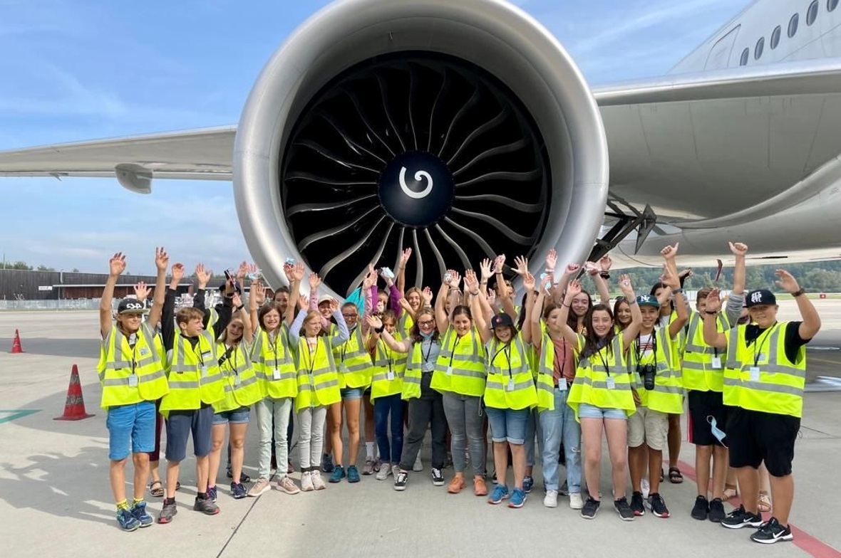Die 7./8. Klasse Sek am Flughafen in Zürich.