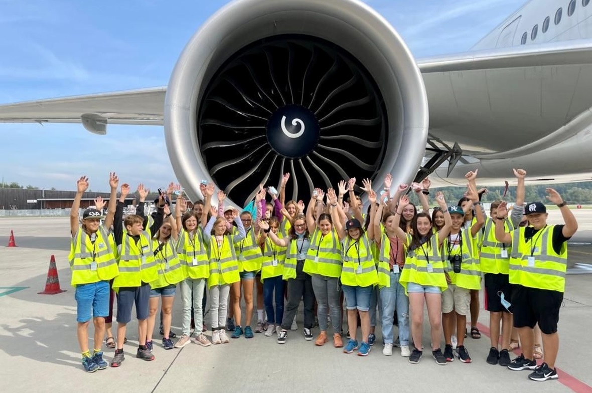 Die 7./8. Klasse Sek am Flughafen in Zürich.