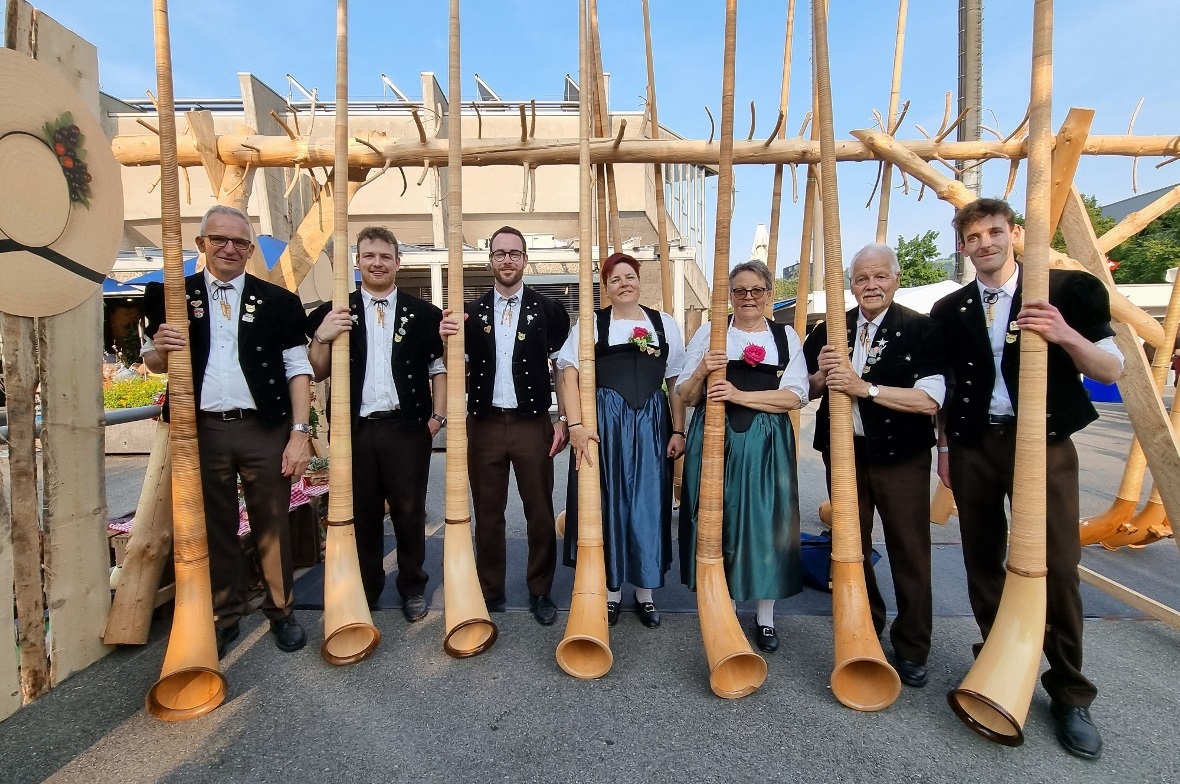 Die Alphorngruppe Mittagsfluh aus Boltigen: Andreas Vögeli, André Minnig, Oliver...
