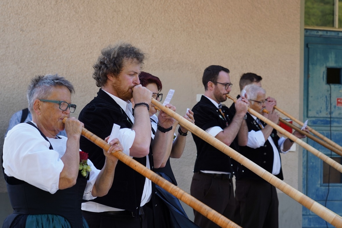 Die Alphorngruppe Mittagsfluh beeindruckte mit vollem Klang.