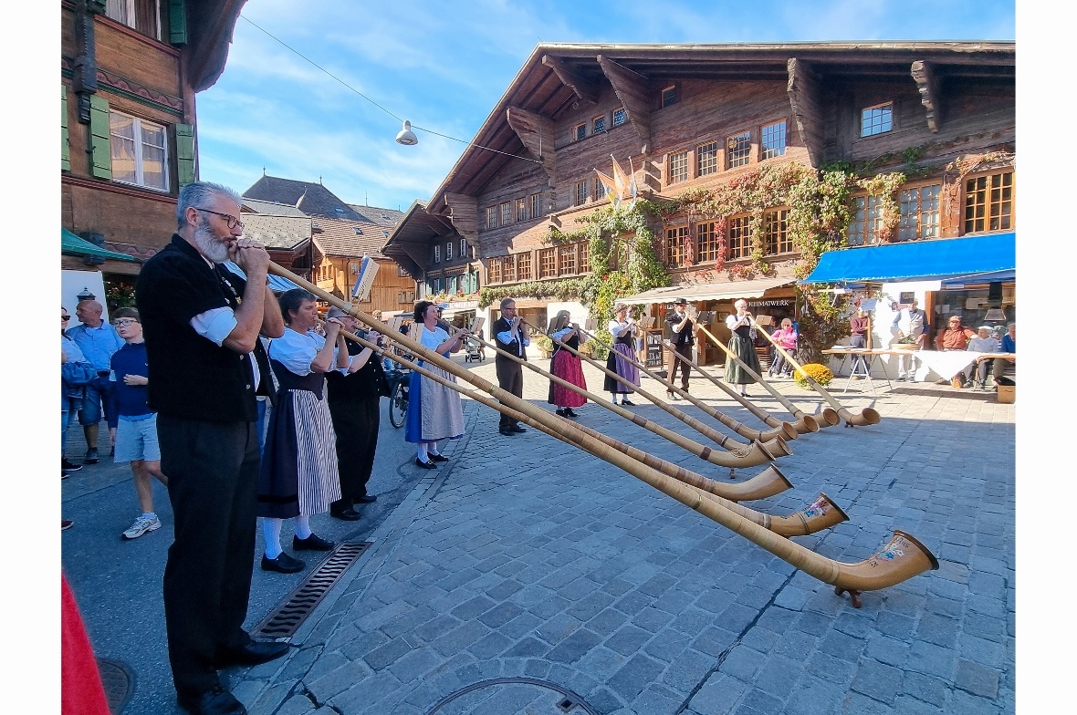 Die Alphorngruppe Saanenland Pays-d’Enhaut.