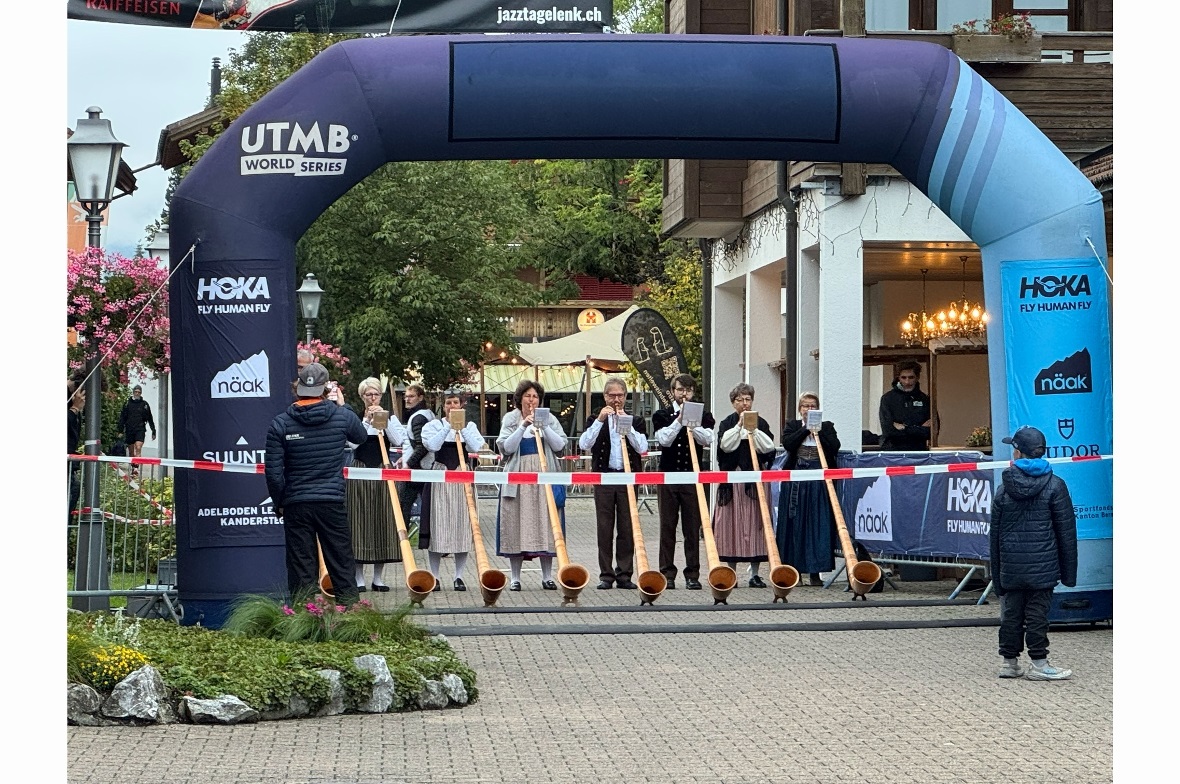 Die Alphorngruppe am Start