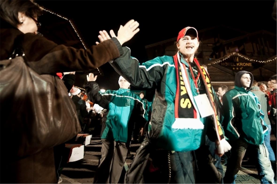 Die Athleten marschieren ein während der Eröffnungsfeier der Nationalen Wintersp...