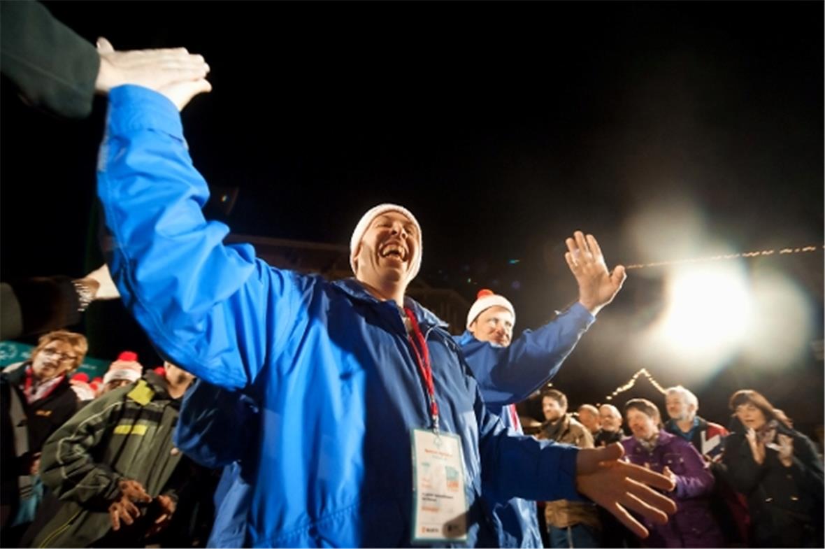 Die Athleten von Plussport Biel Seeland marschieren ein während der Eröffnungsfe...
