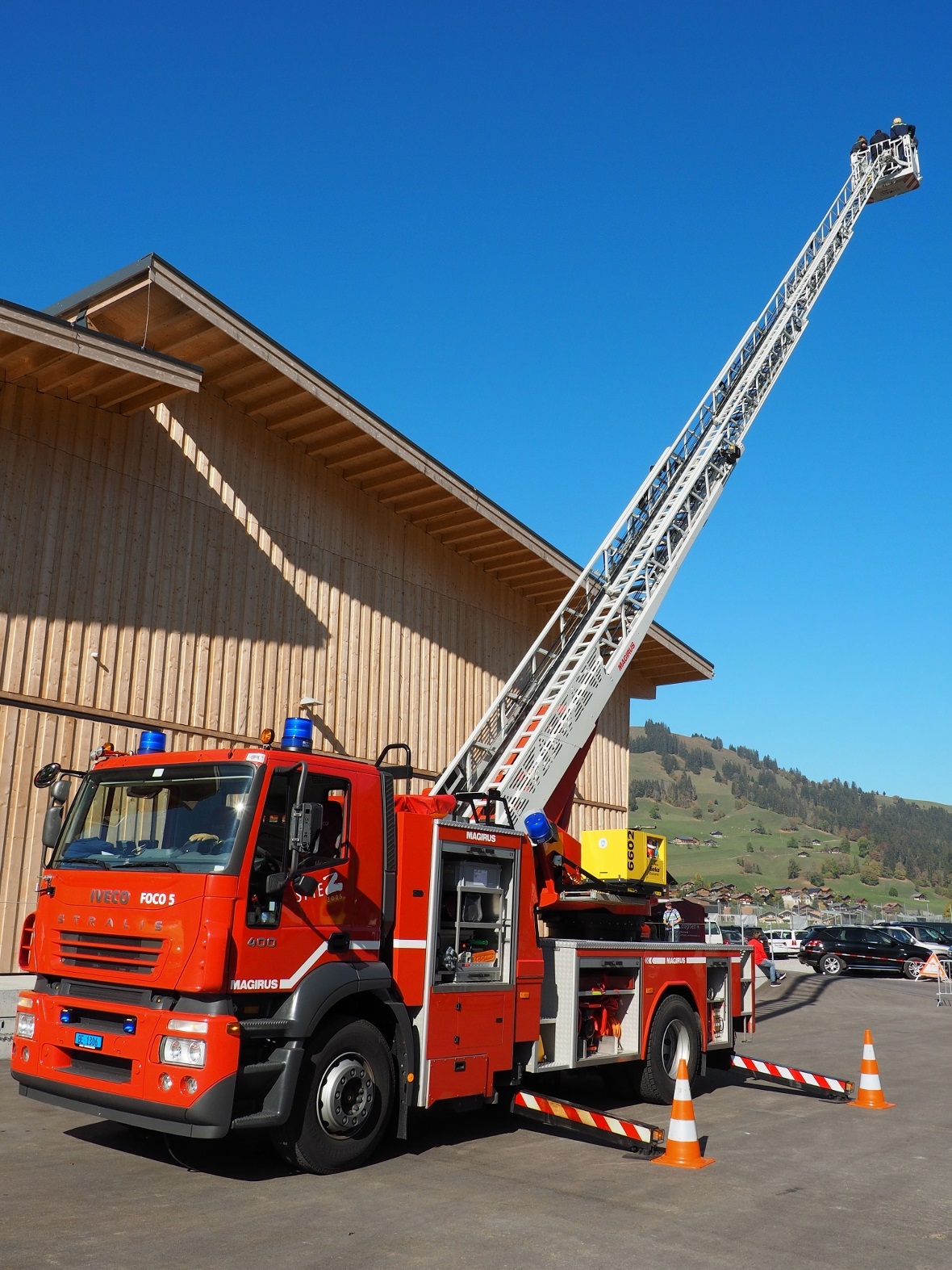Die Autodrehleiter aus Spiez kann bis auf 30 Meter ausgefahren werden.