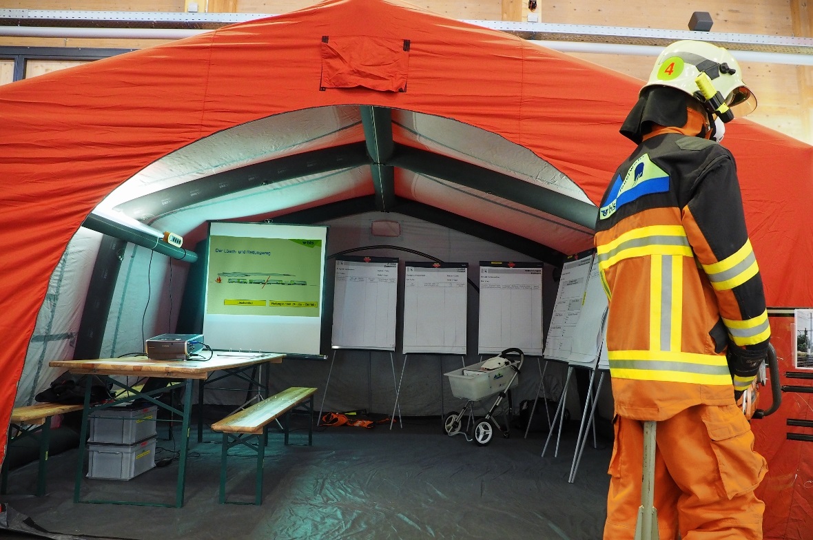 Die BLS stelle ihren Rettungszug vor.