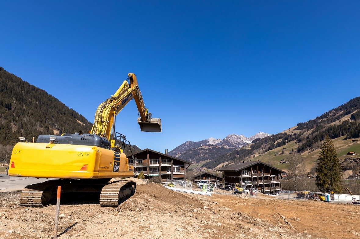 Baustart des Reka-Feriendorfs Lenk Die Bagger fahren auf beim Reka-Feriendorf Lenk.