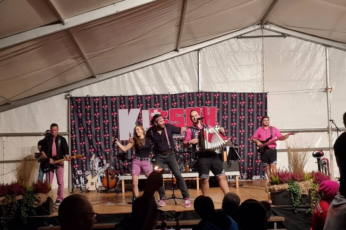 Die Band Mundartcoverband Kitsch sorgte für Partystimmung.