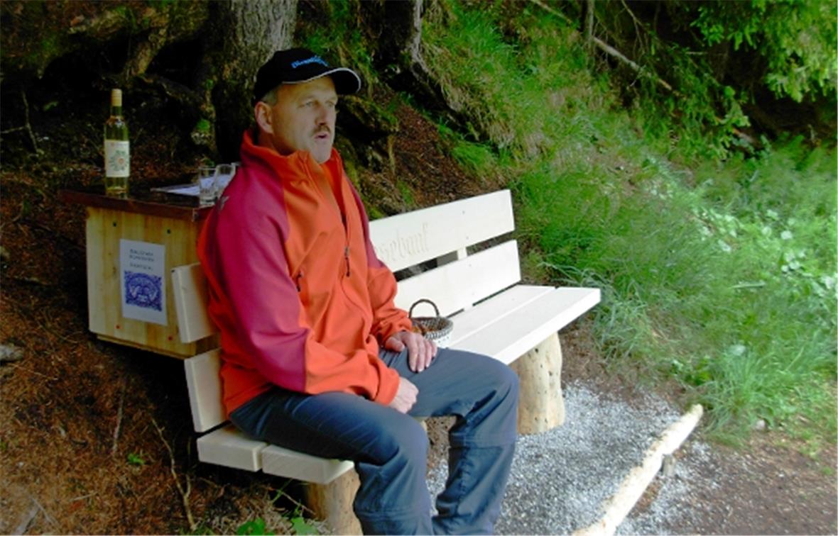 ›Die Bank wurde durch René Burkhard eingeweiht.