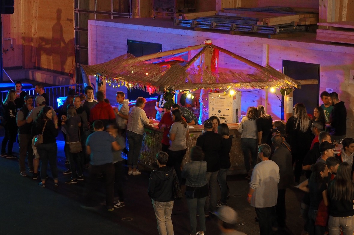 Die Beach-Bar lockte die Cocktail-Liebhaber an.