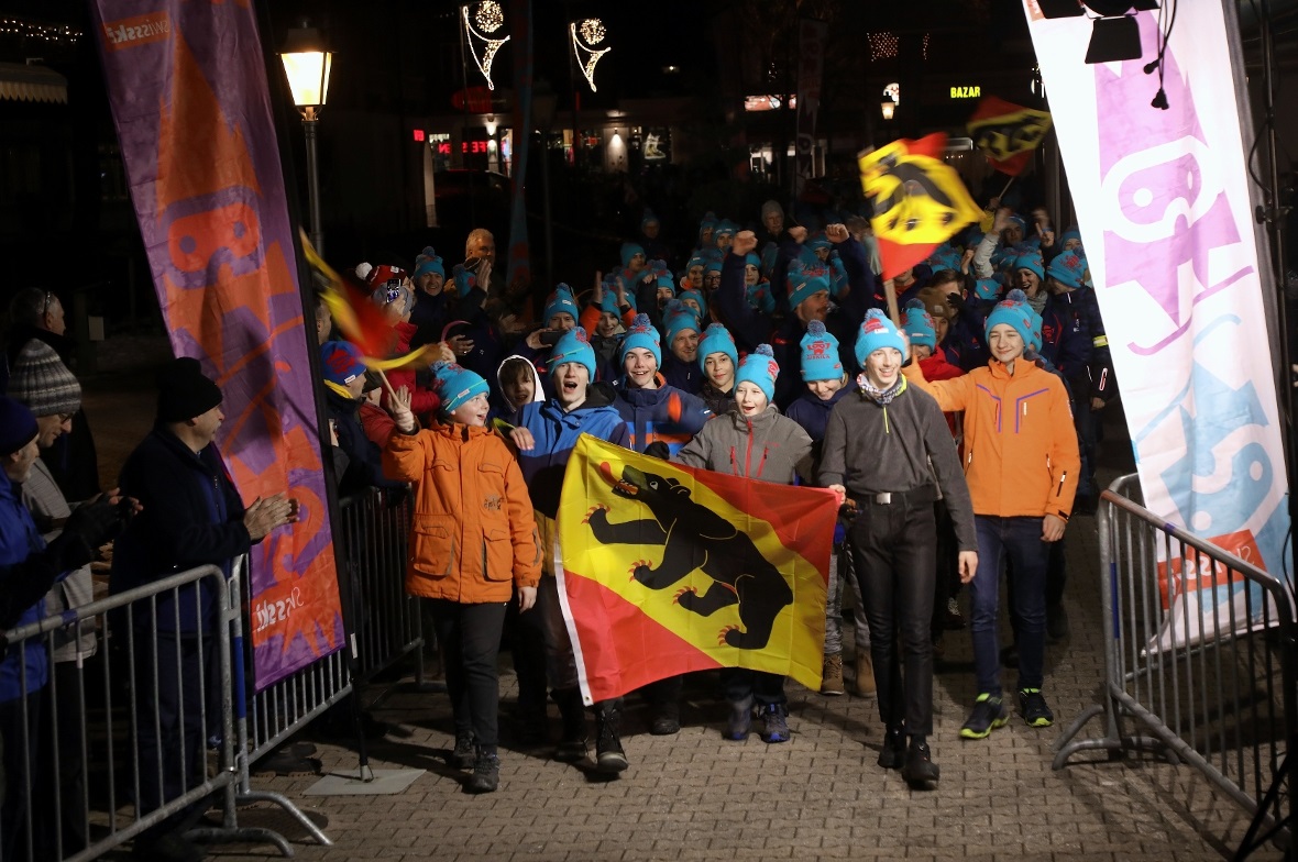 Die Berner Delegation lief an der Juskila-Eröffnung auf dem Kronenplatz ein.