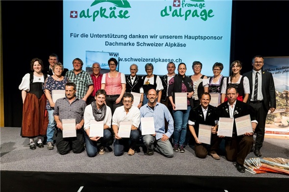 Die Berner Gewinner sämtlicher Kategorien an den Schweizer Alpkäsemeisterschaften Olma – mit erfreulich grosser und starker Präsenz aus dem Simmen- und Diemtigtal.