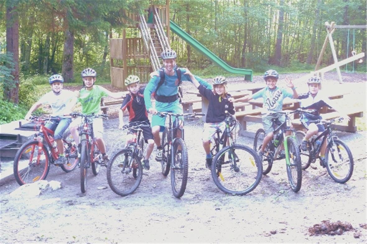 Die Bike-Gruppe mit ihrem Guide Klaus Mösle.