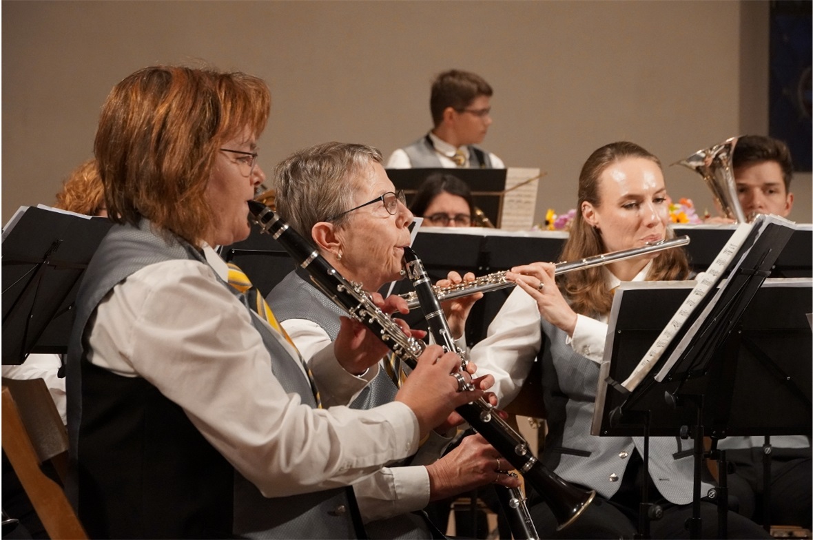Die Bläserinnen und Bläser der MGZ strahlten grosse Musikfreude aus.