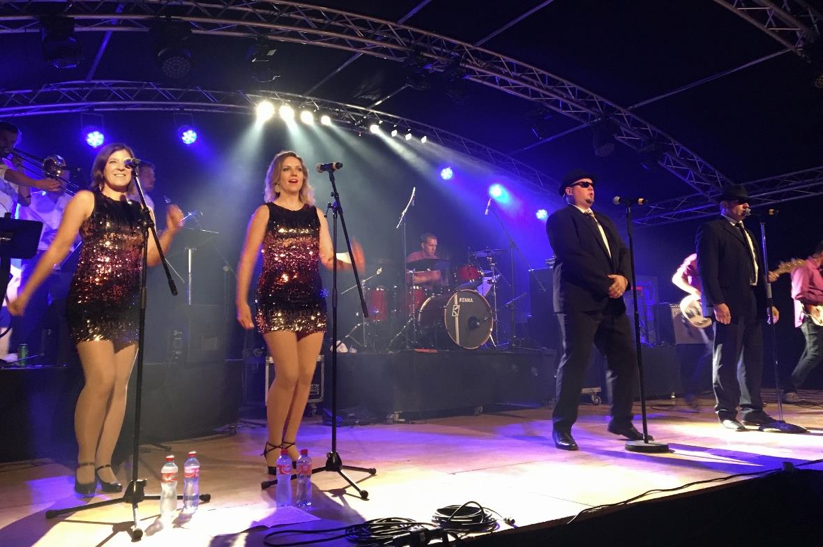 Die Blues Bros. Corporation & Band begeisterten mit ihrer Show.