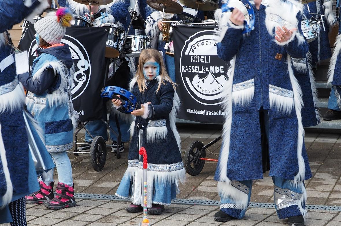 Die Bödeli-Rasselbande hat gross und klein dabei.