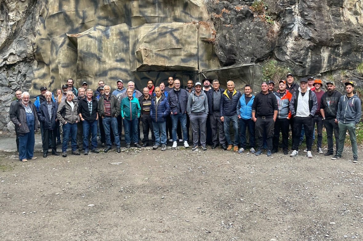 Die BolTiger vor dem getarnten Eingang der Festung Waldbrand.