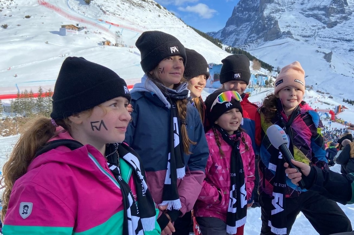 Die Boltiger Schulkinder wurden von Telebärn an der Rennpiste interviewt.