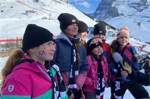 Die Boltiger Schulkinder wurden von Telebärn an der Rennpiste interviewt.