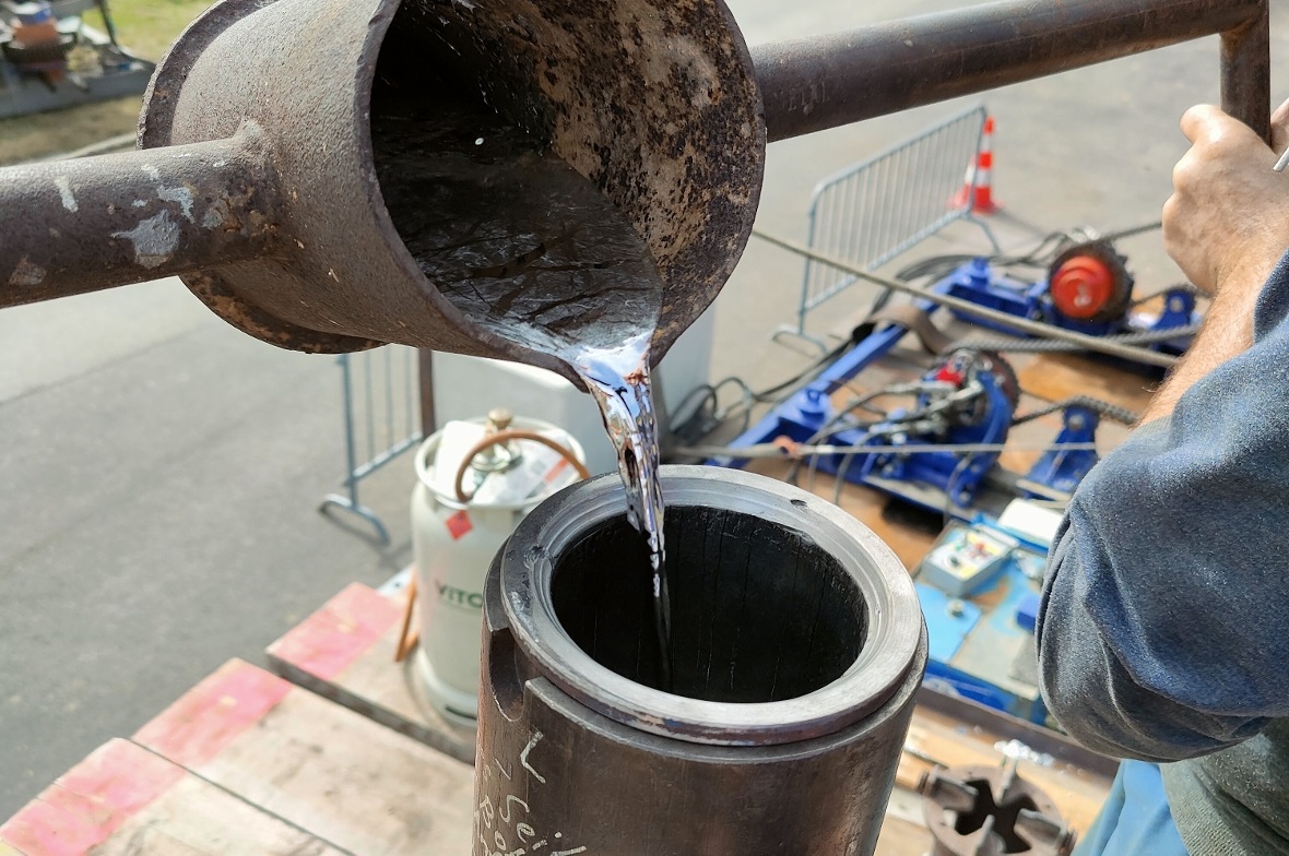 Die Bürste» des Tragseils wird am Ende in der Muffe mit flüssigem Metall vergoss...