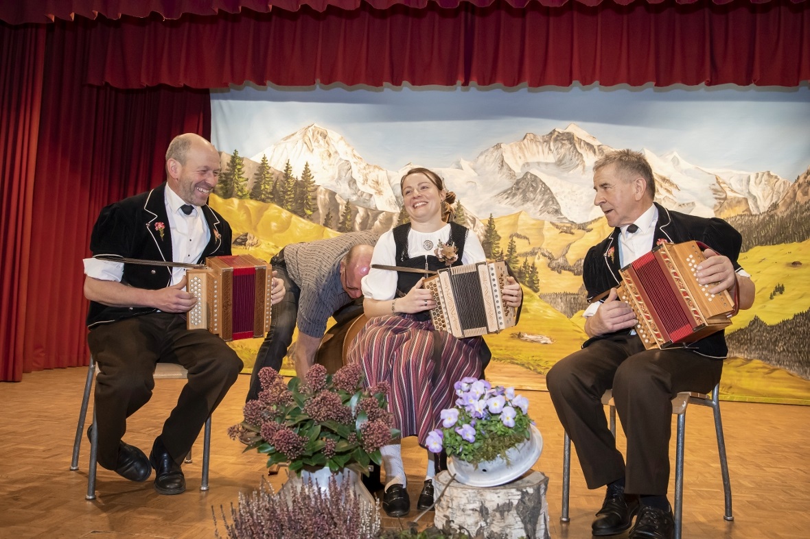 Die Chörlimusig eröffnete den Abend.