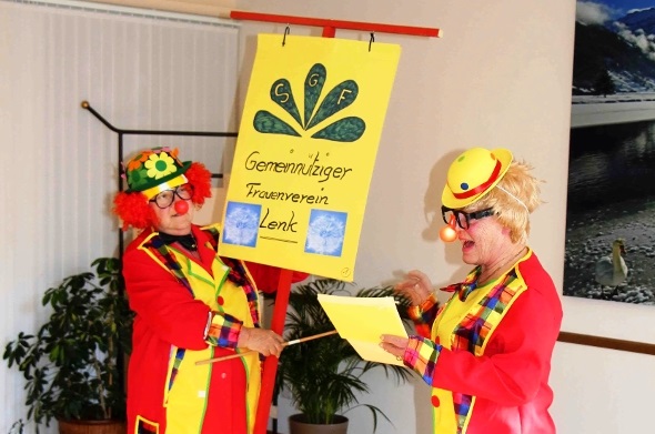 Die Clowns Anni Lehmann (links) und Anita Meyer (rechts) voll in ihrem Element.