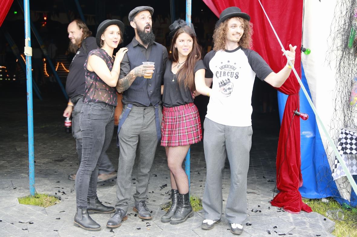 Die Crew aus dem Voodoo Rhythm Circus