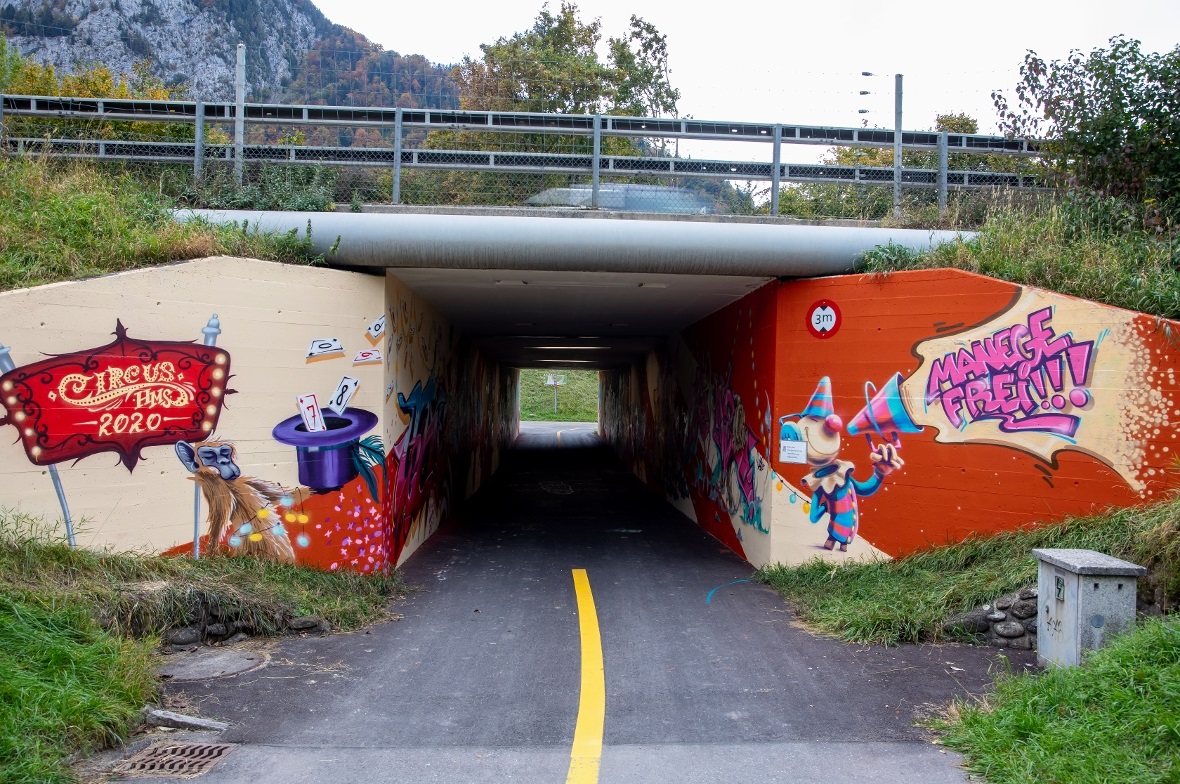 Die Einfahrt ist sehr freundlich gestaltet.