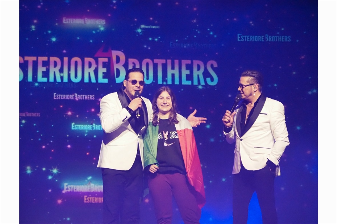 Die Esteriore Brothers brachten mit weltweit bekannten Italo-Hits und eigenen So...